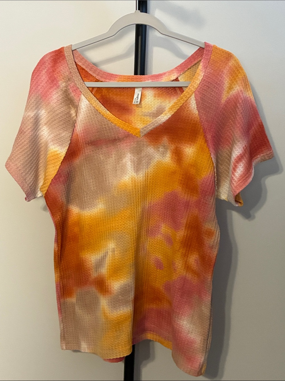 Magic Fit Waffle-Knit V-Neck Tie-Dye Tee in Pink & Yellow Large
